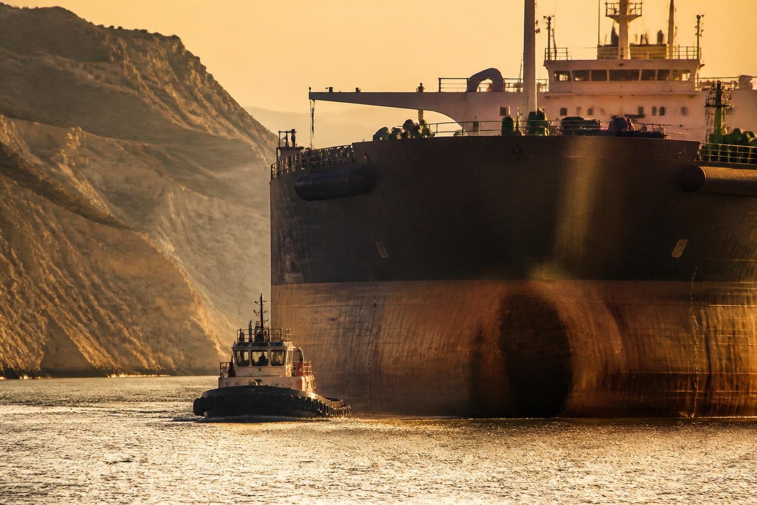 WTI explodes 12.9% in one week to $92.31 — Hormuz and the Red Sea simultaneously priced as loss risks - Bilde 1