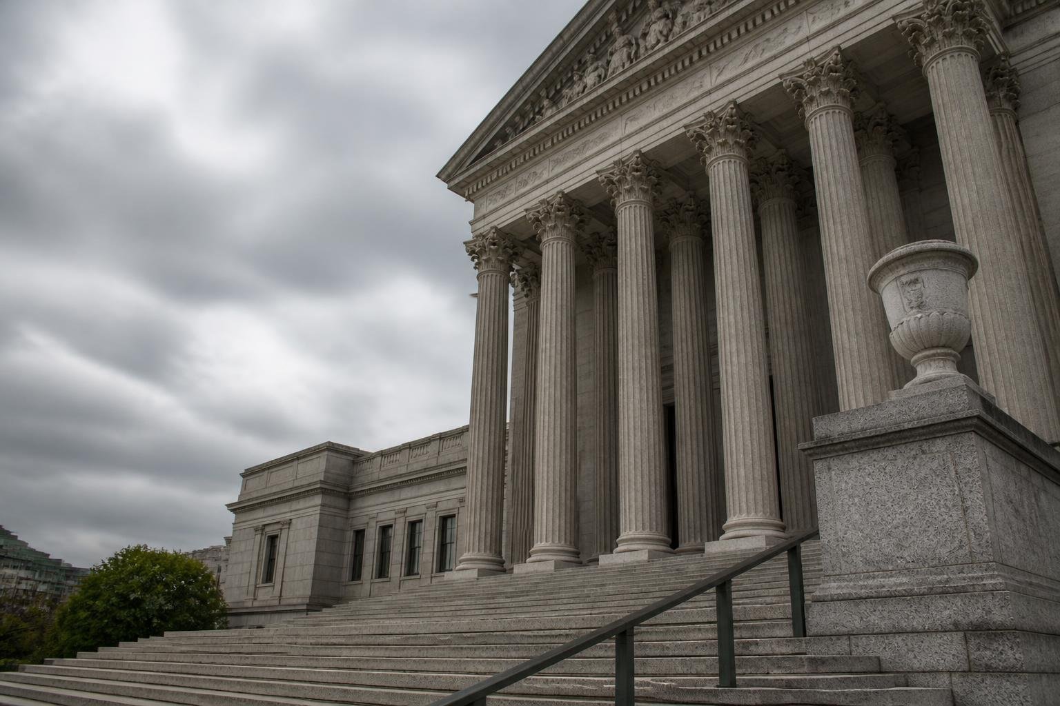 Bitcoin drops 3.4% to $76,900 after Warsh shock — $488M in positions liquidated - Bilde 2