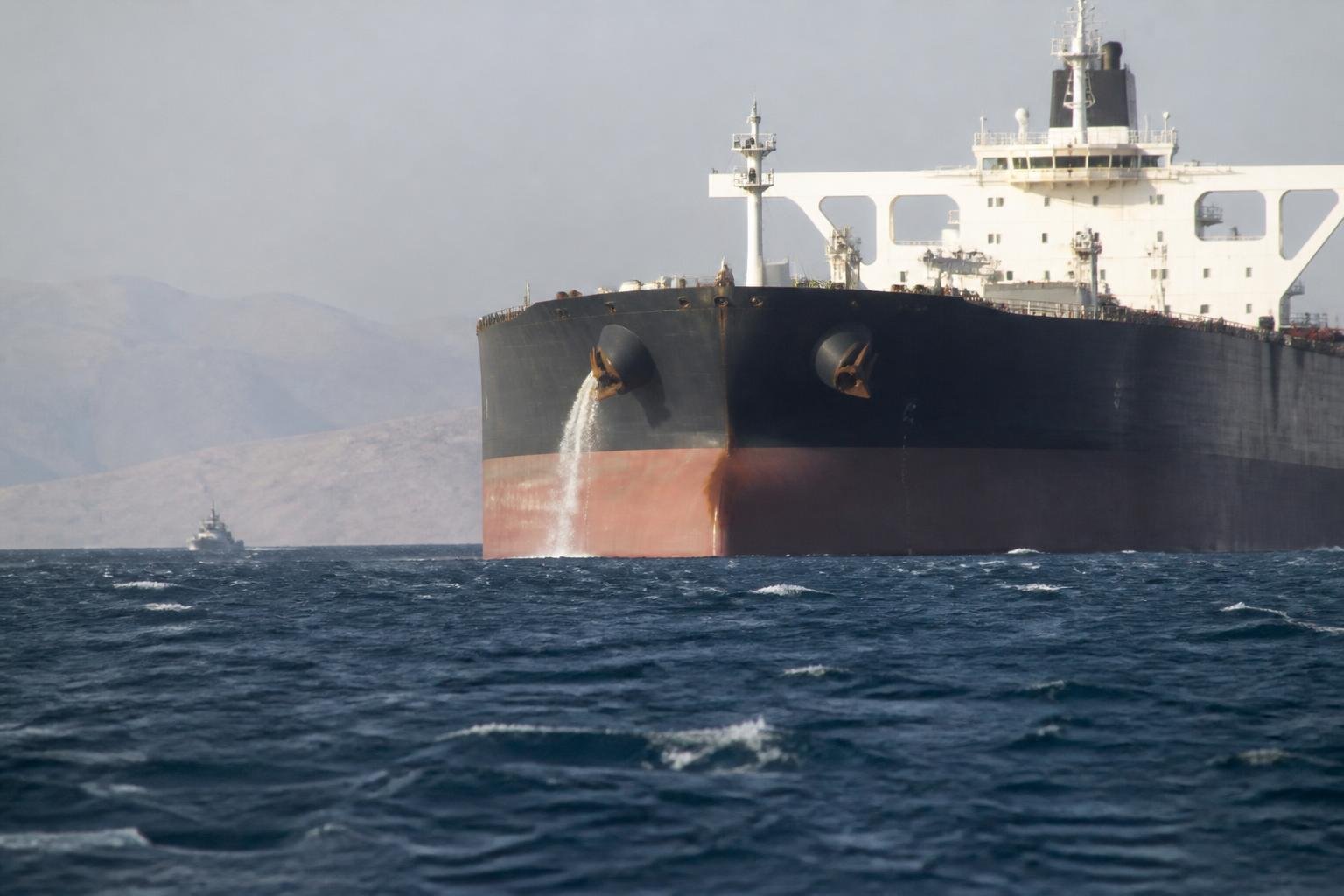 Dollar styrkes, JPY og CHF i hardt vær — US-angrep nær Hormuz-stredet åpner uka med geopolitisk sjokk - Bilde 1